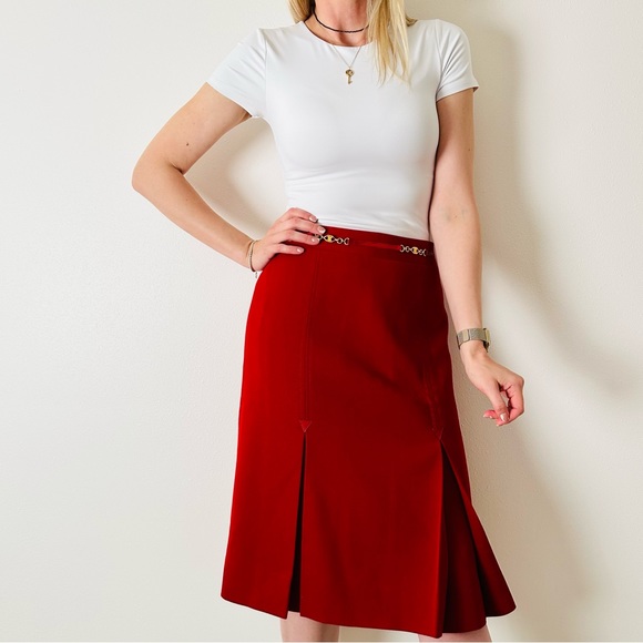 Authentic Celine 100% wool pleated midi skirt with gold chain waist saffron red - Picture 6 of 12